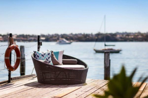 Sydney Harbourfront Boathouse and Studio Escape, Sydney